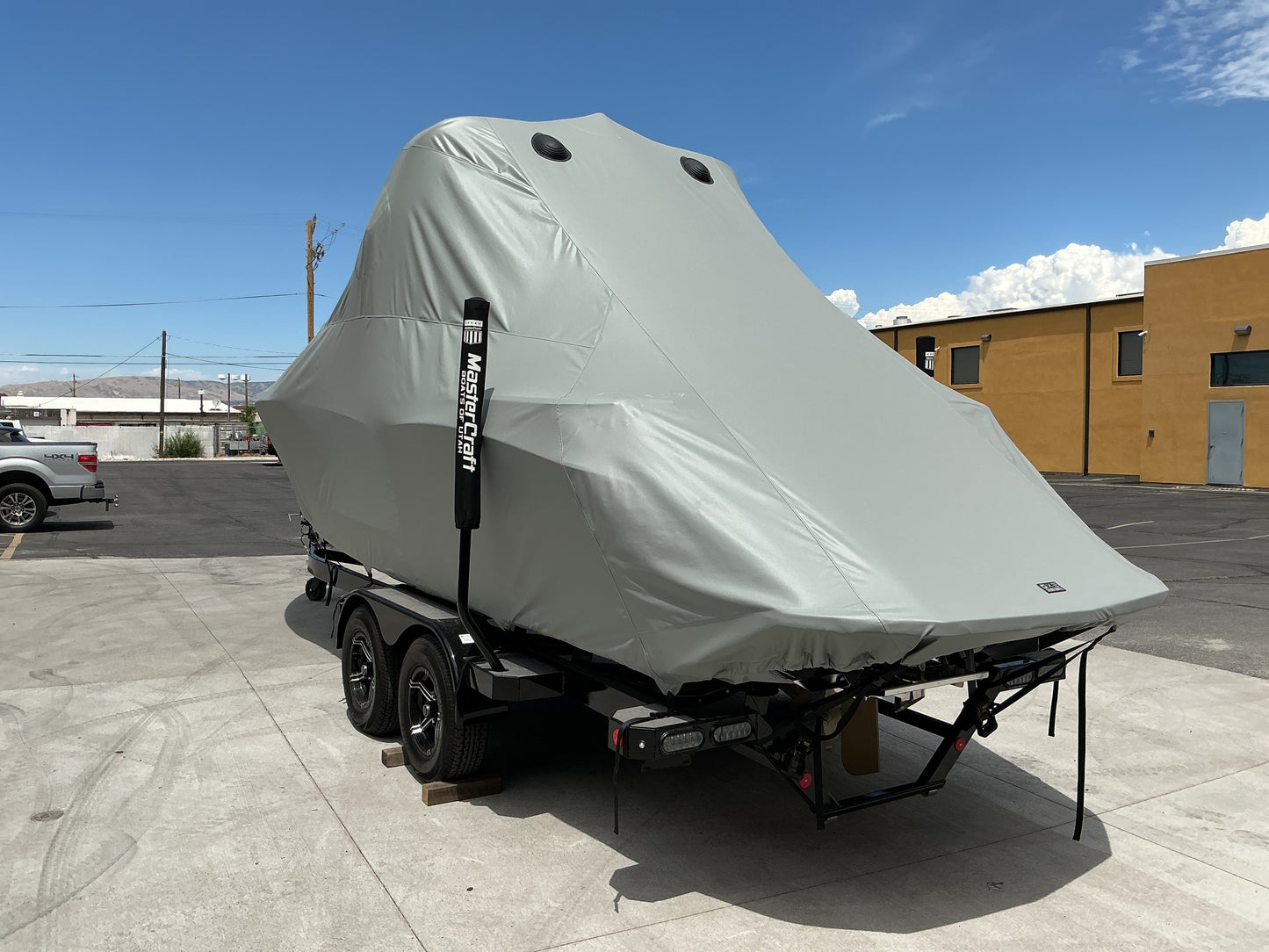 MasterCraft NXT23 with Z6 Tower Double Up Storage Cover