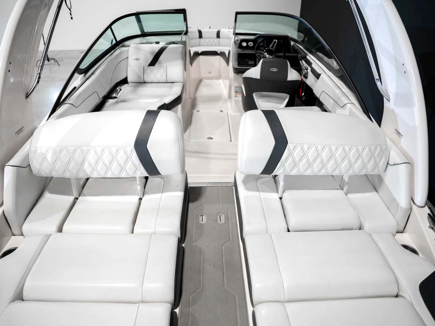 2019 Regal 2300RX Surf