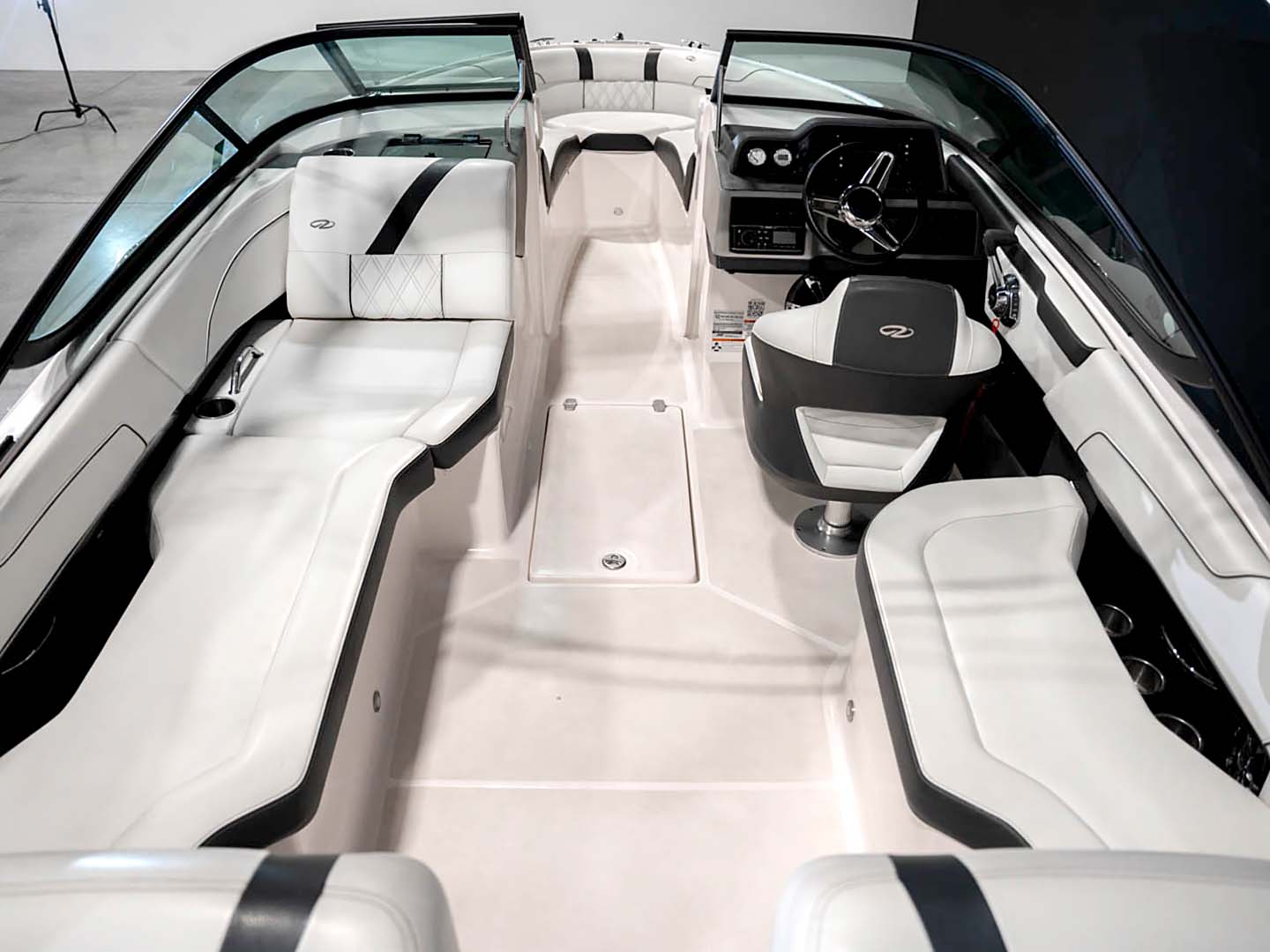 2019 Regal 2300RX Surf