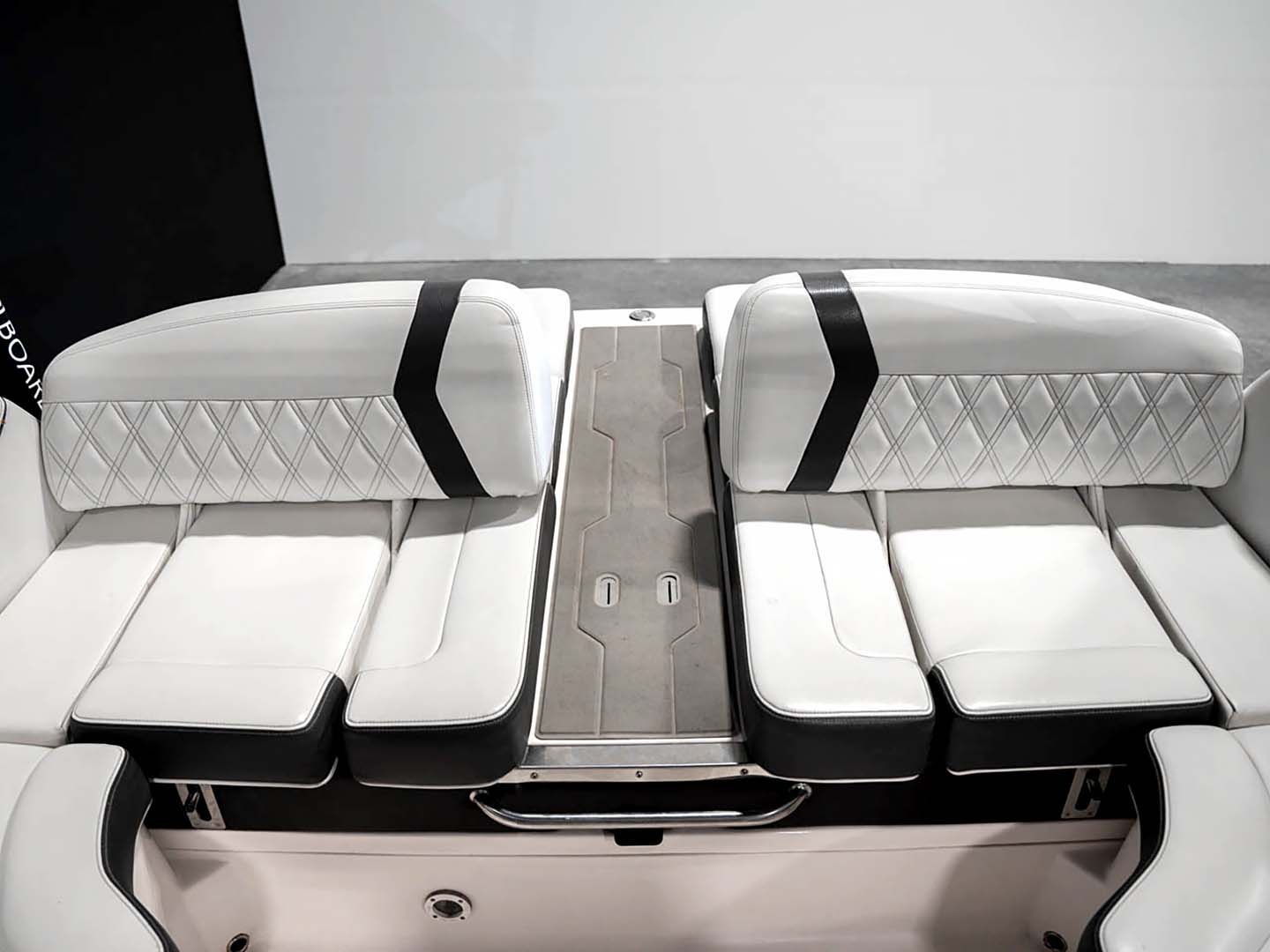 2019 Regal 2300RX Surf