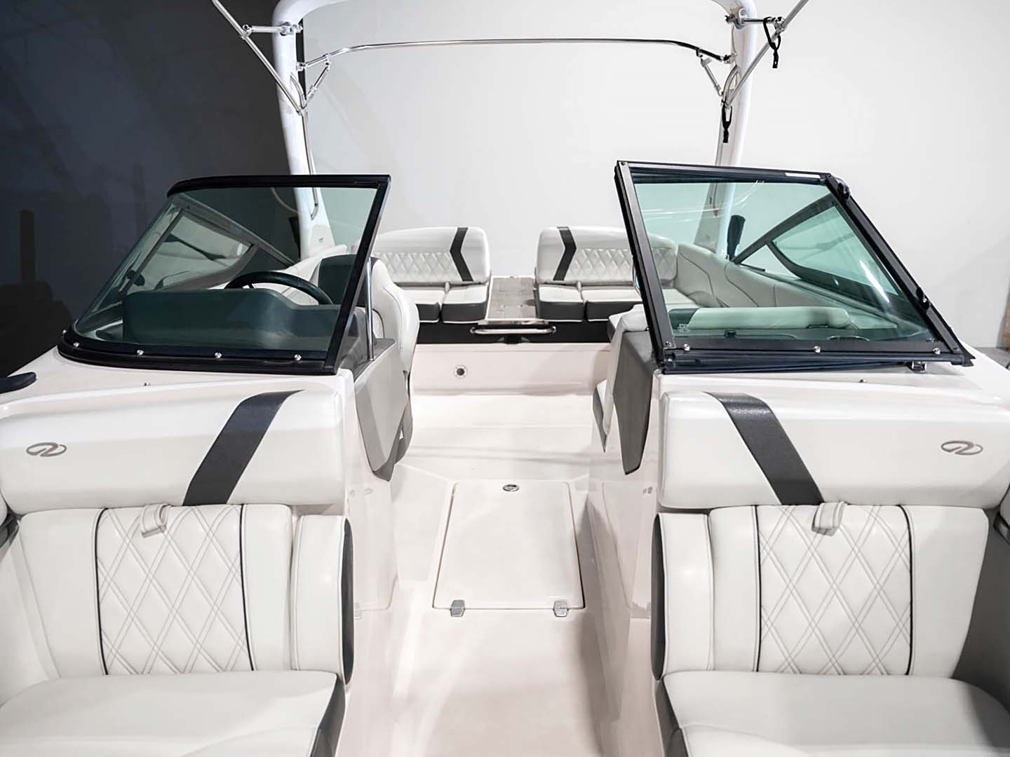 2019 Regal 2300RX Surf