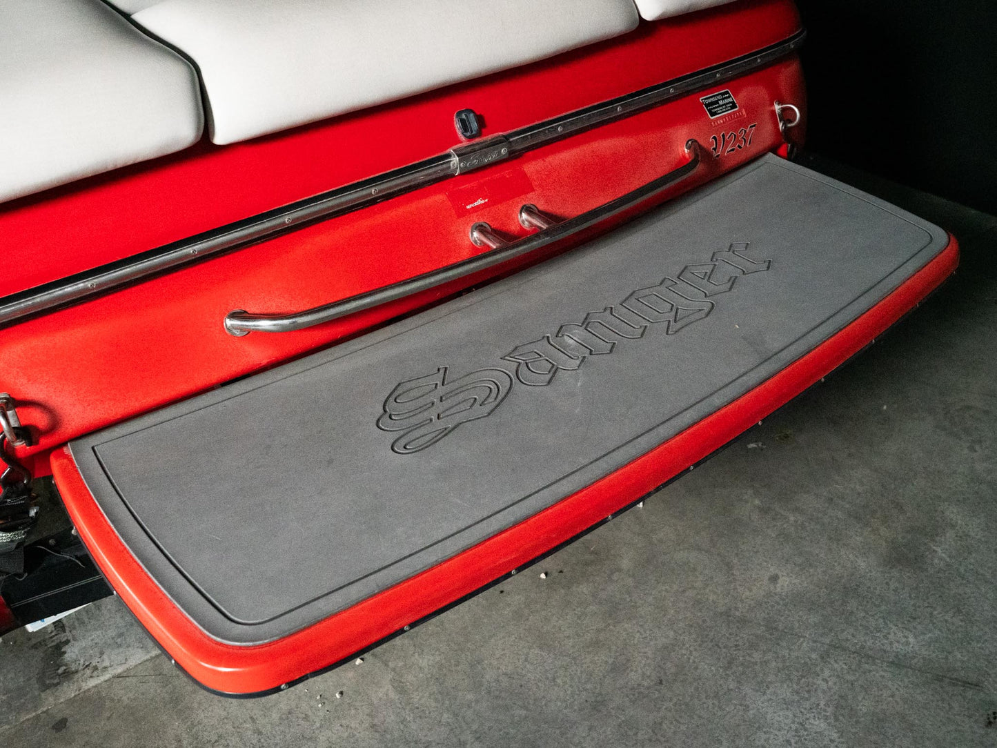 2013 Sanger 237 Wake Series - Red / Black