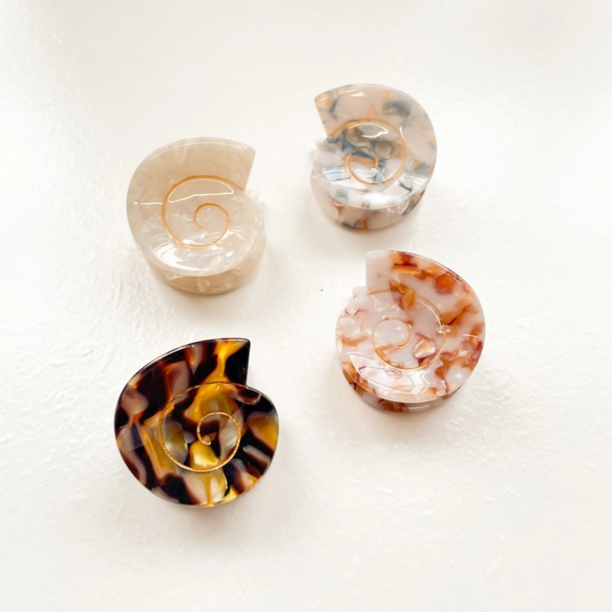 Cora Small Round Swirly Seashell Claw Clip