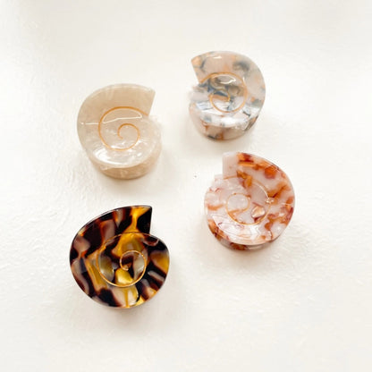 Cora Small Round Swirly Seashell Claw Clip