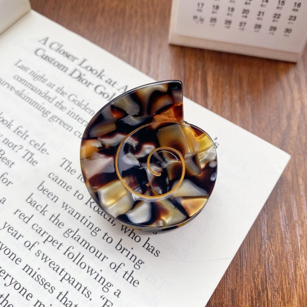 Cora Small Round Swirly Seashell Claw Clip