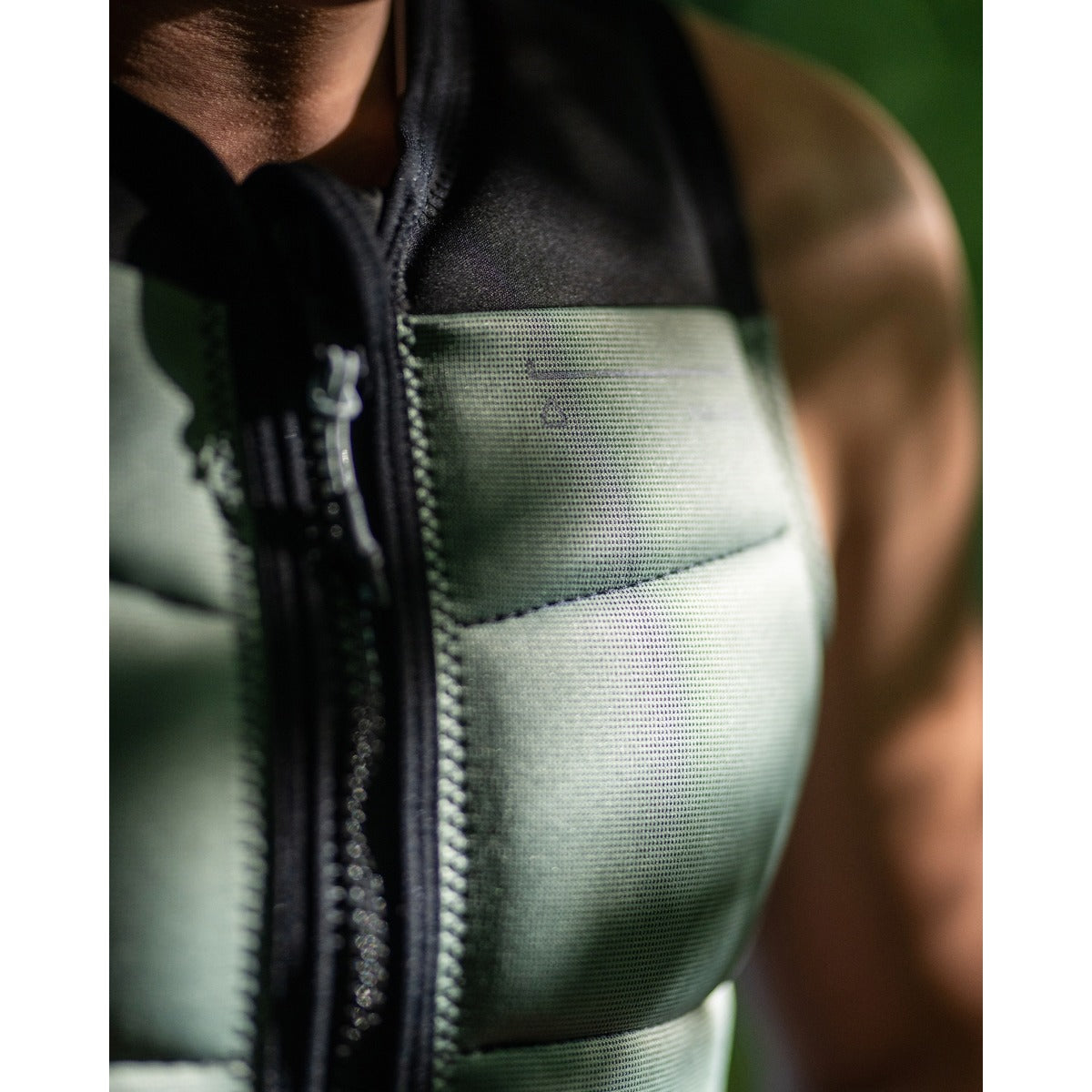 Follow Section Comp Wake Vest in Black/Petina