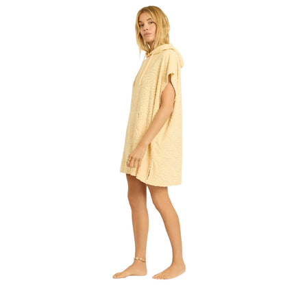 Sisstr Days In The Sun Hooded Changing Towel in Cream