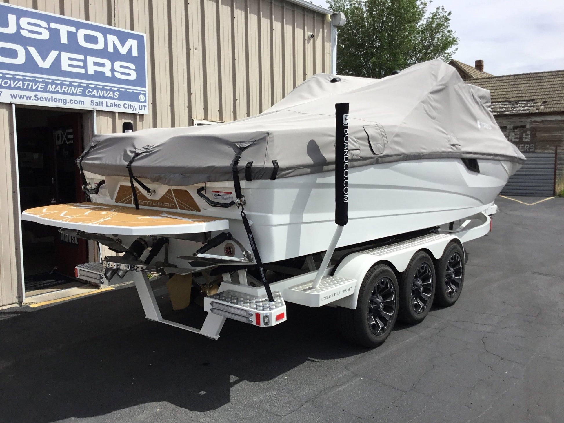 Centurion Fe25 with a DropZone Tower, FCTv3 bimini and Skylon SpringLock board racks - BoardCo