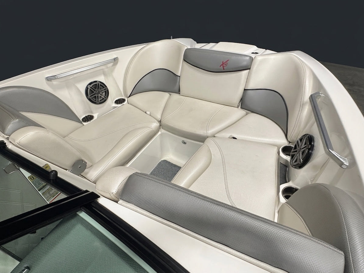 2016 MasterCraft X23 - Red / Black