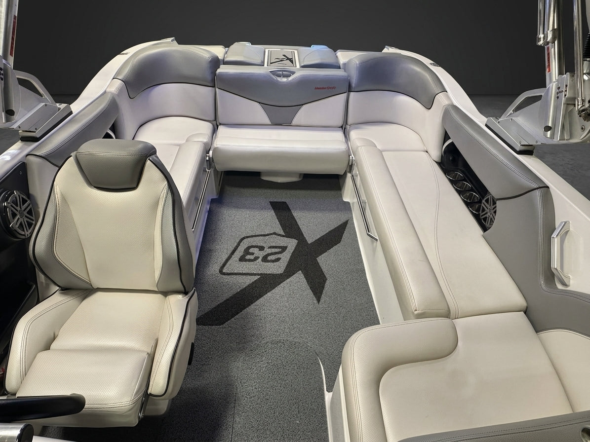 2016 MasterCraft X23 - Red / Black