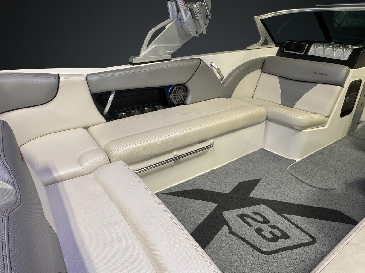 2016 MasterCraft X23 - Red / Black