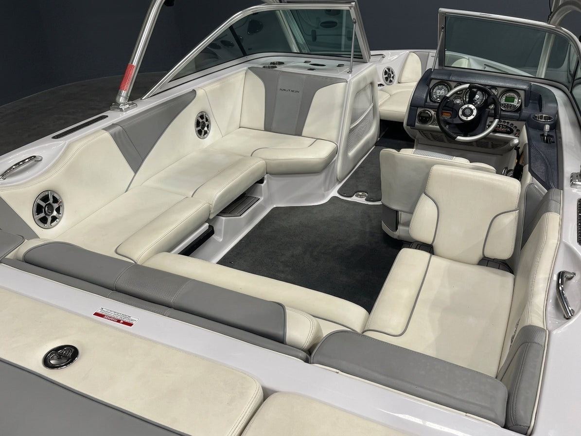 2008 Nautique SAN 210 TE - White / Black