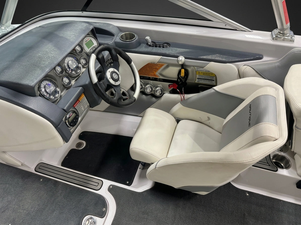 2008 Nautique SAN 210 TE - White / Black