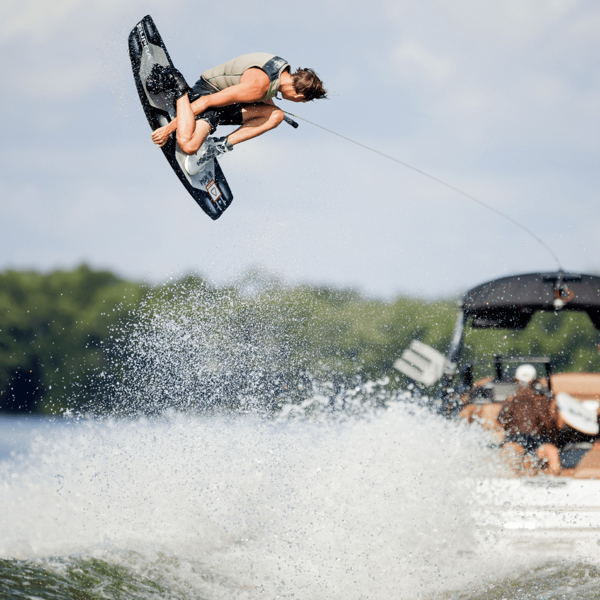 Follow Affiliate Comp Wake Vest in Bone - BoardCo