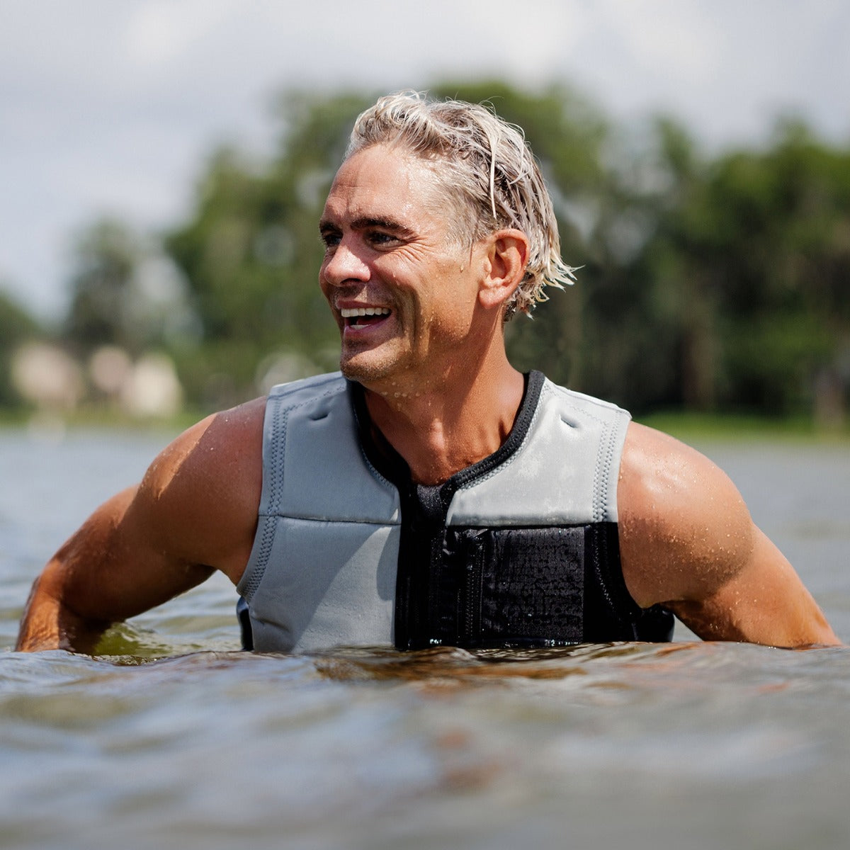 Follow Affix Men's Comp Wake Vest in Silver