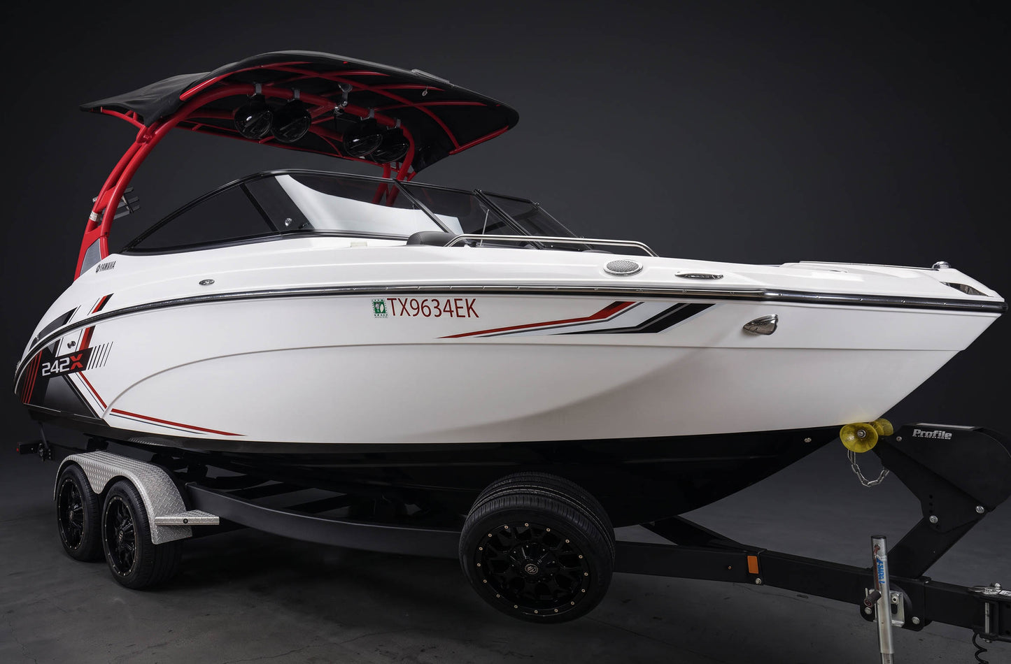 2019 Yamaha 242x in White w/ WHITE interior