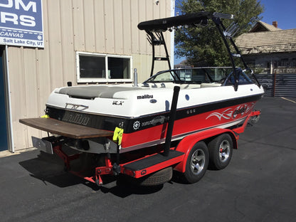 Malibu 21 VLX with Skylon Swoop tower - BoardCo
