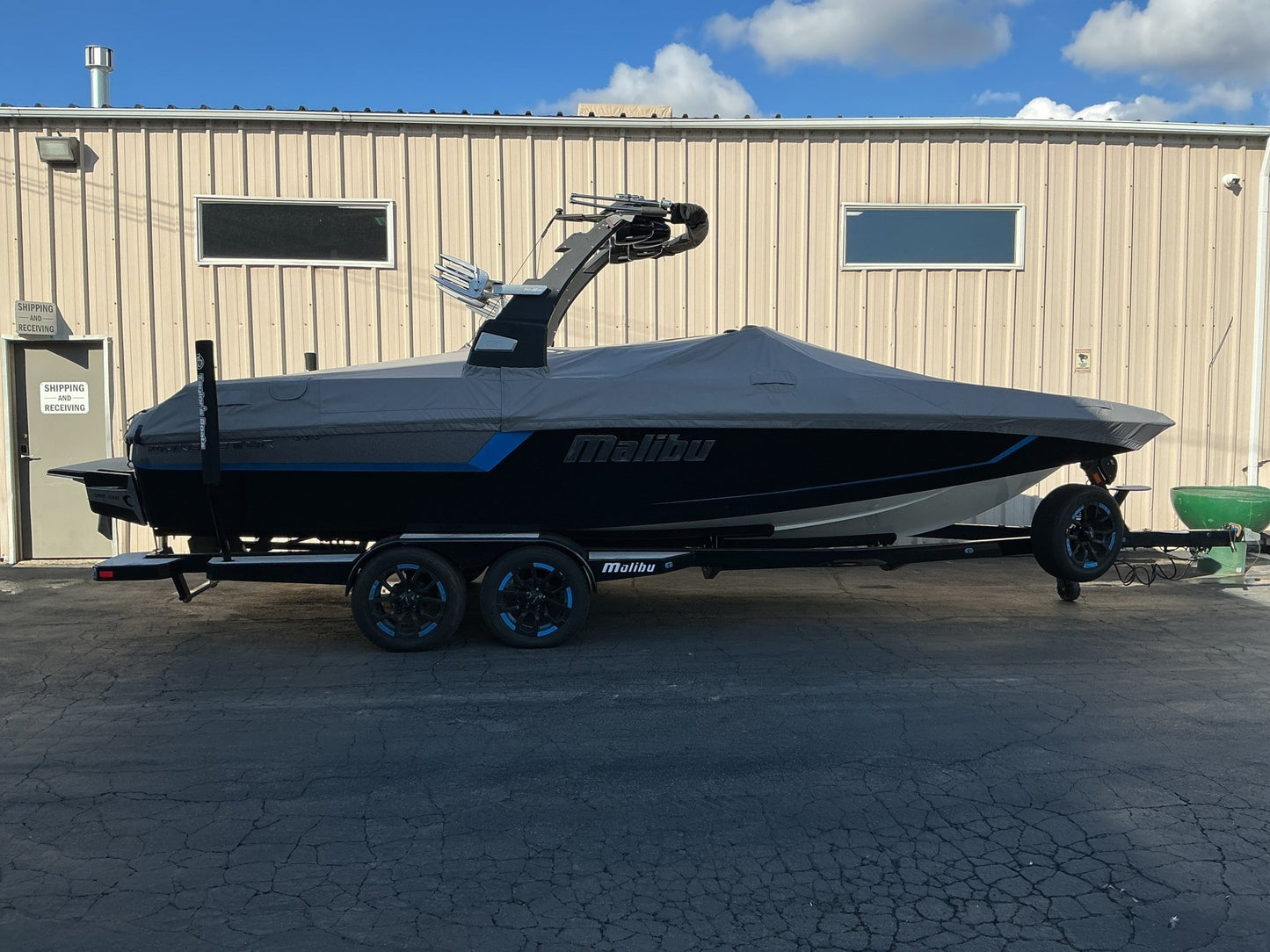 Malibu 24 MXZ Cinch Cover - BoardCo