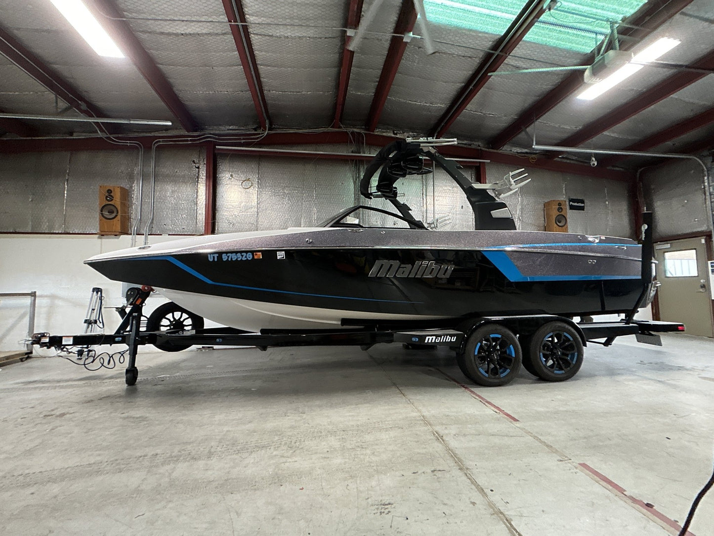 Malibu 24 MXZ Cinch Cover - BoardCo