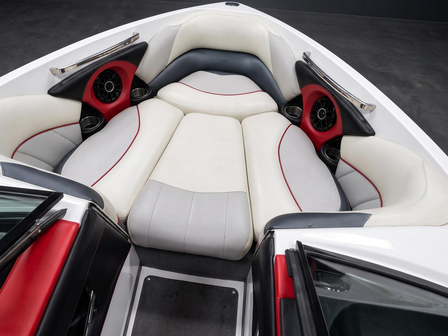 2013 Malibu 247 LSV in Red / White / Black