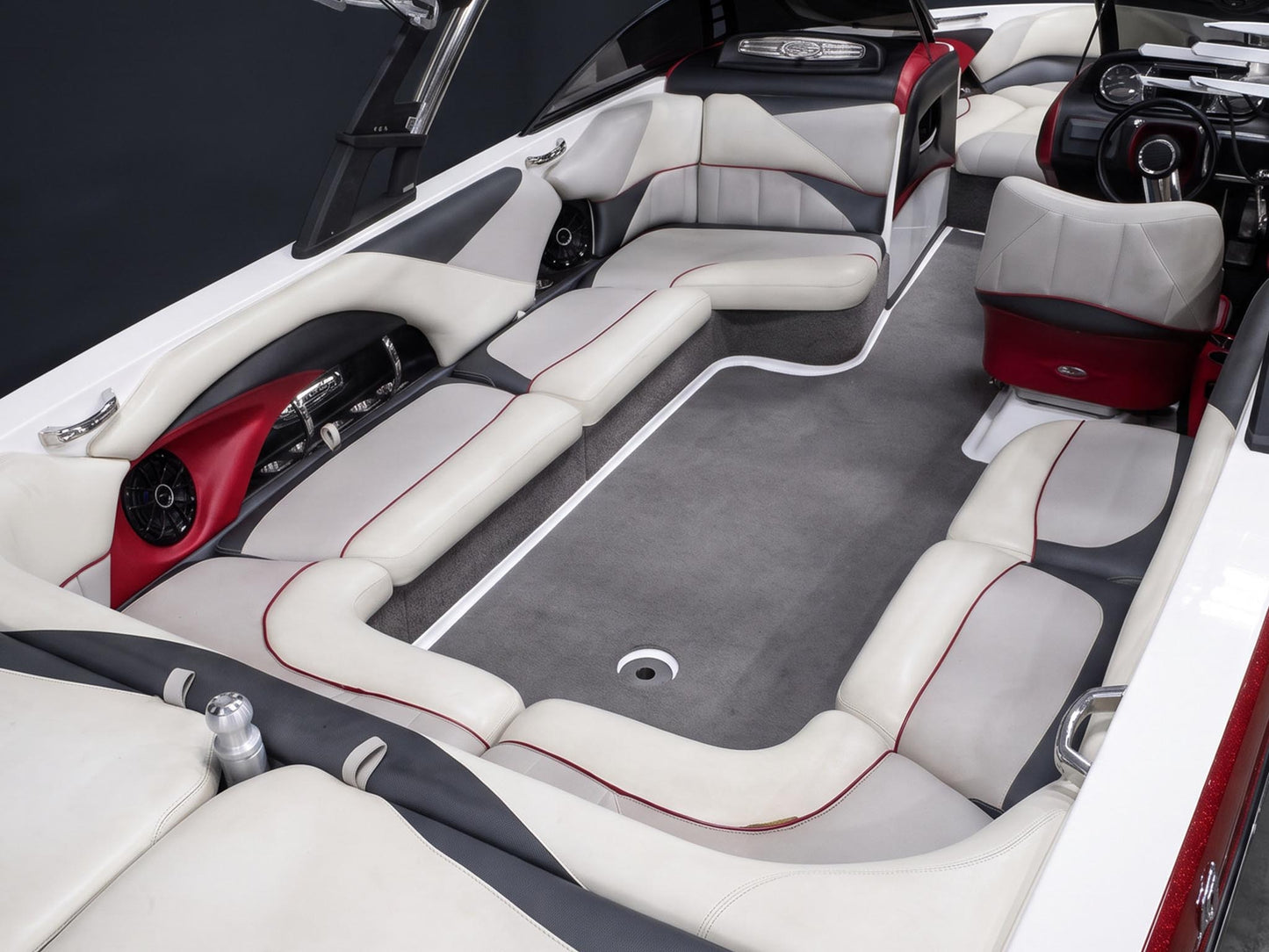 2013 Malibu 247 LSV in Red / White / Black
