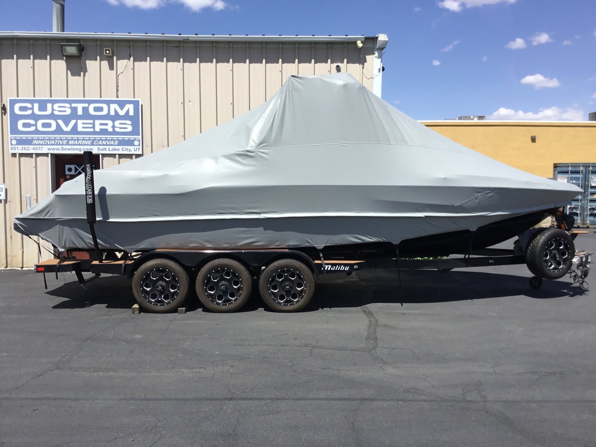 Malibu 25 LSV with GX Tower and Factory Bimini Double Up Storage Cover - BoardCo