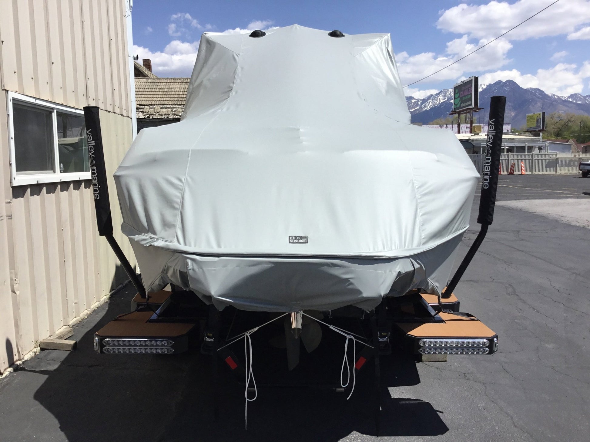 Malibu 25 LSV with GX Tower and Factory Bimini Double Up Storage Cover - BoardCo