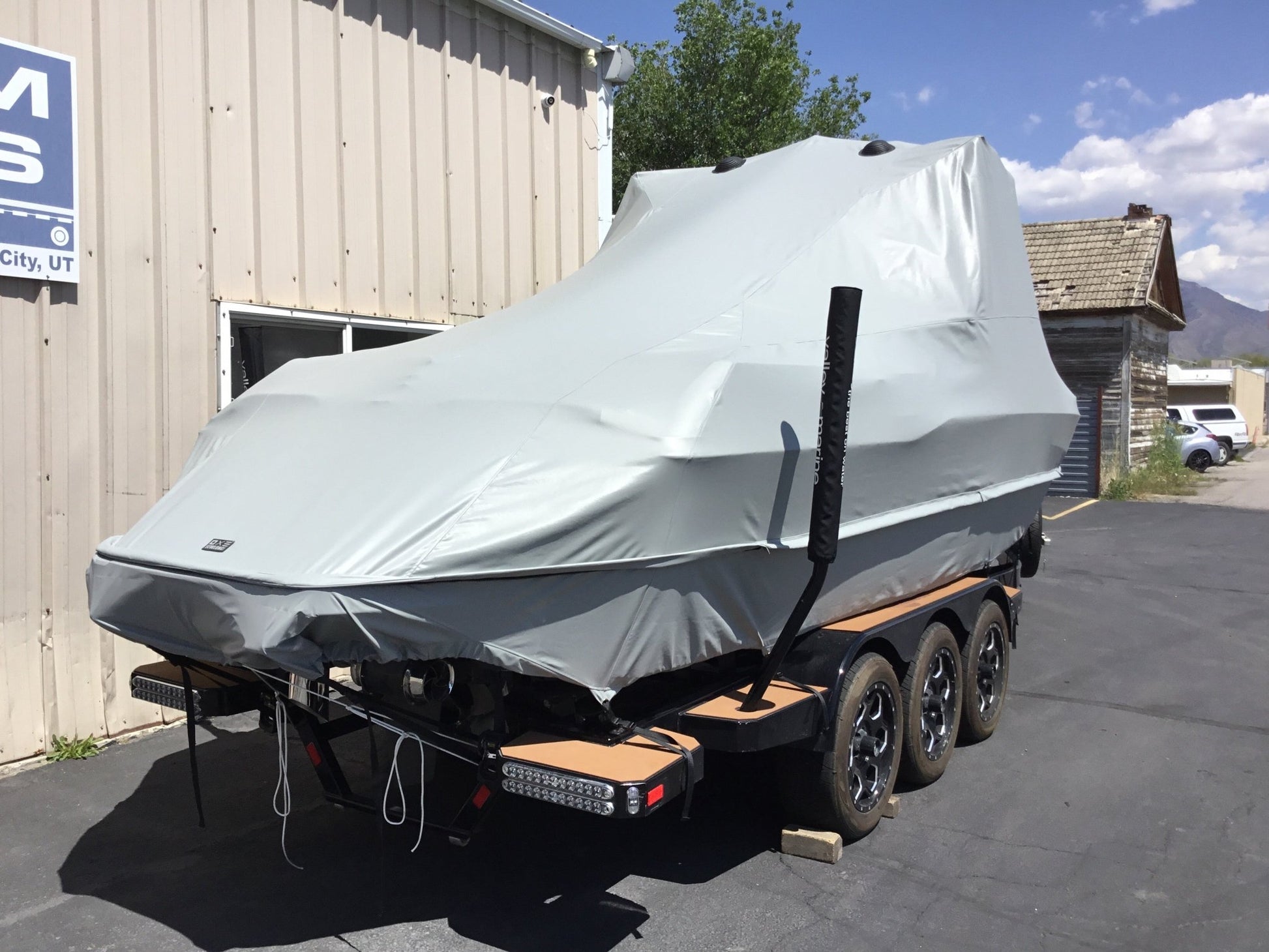 Malibu 25 LSV with GX Tower and Factory Bimini Double Up Storage Cover - BoardCo