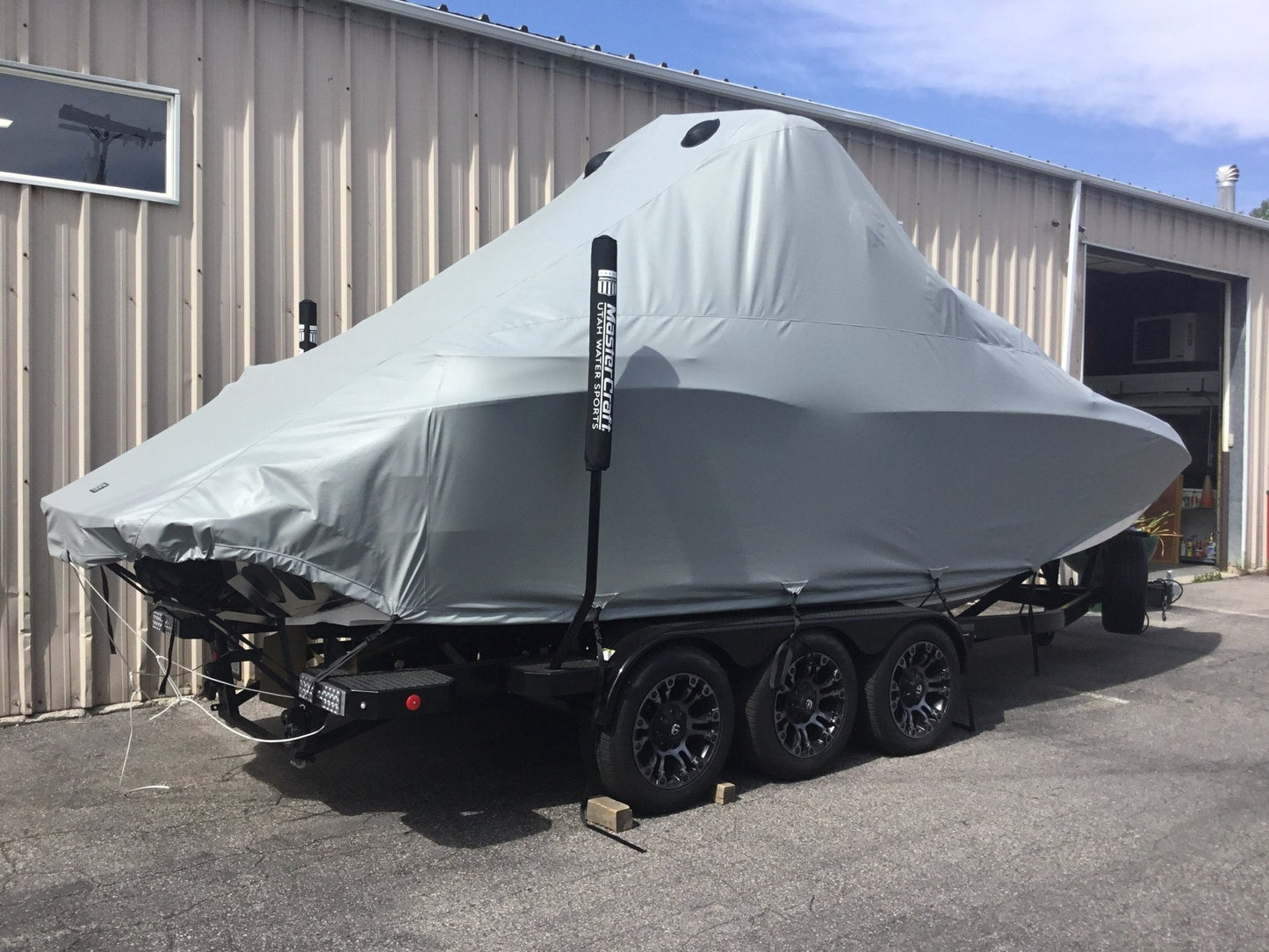 MasterCraft X24 with ZFT8 - ZFT10 tower and factory bimini Double Up Storage Cover - BoardCo