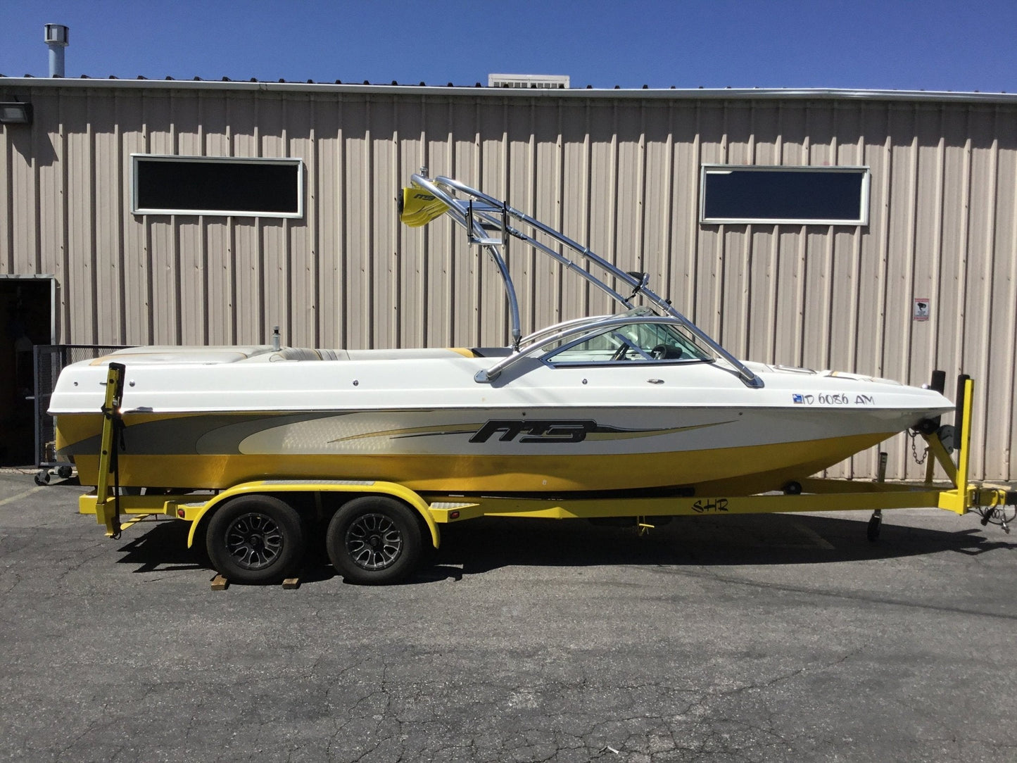 MB 230 V with Pro Flight Tower Cinch Cover - BoardCo