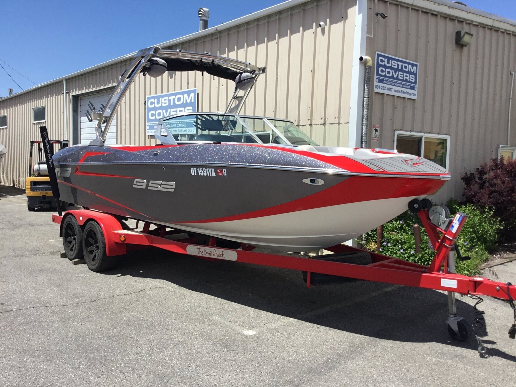 MB B52 23 with FWD Tubular arch tower Cinch Cover - BoardCo