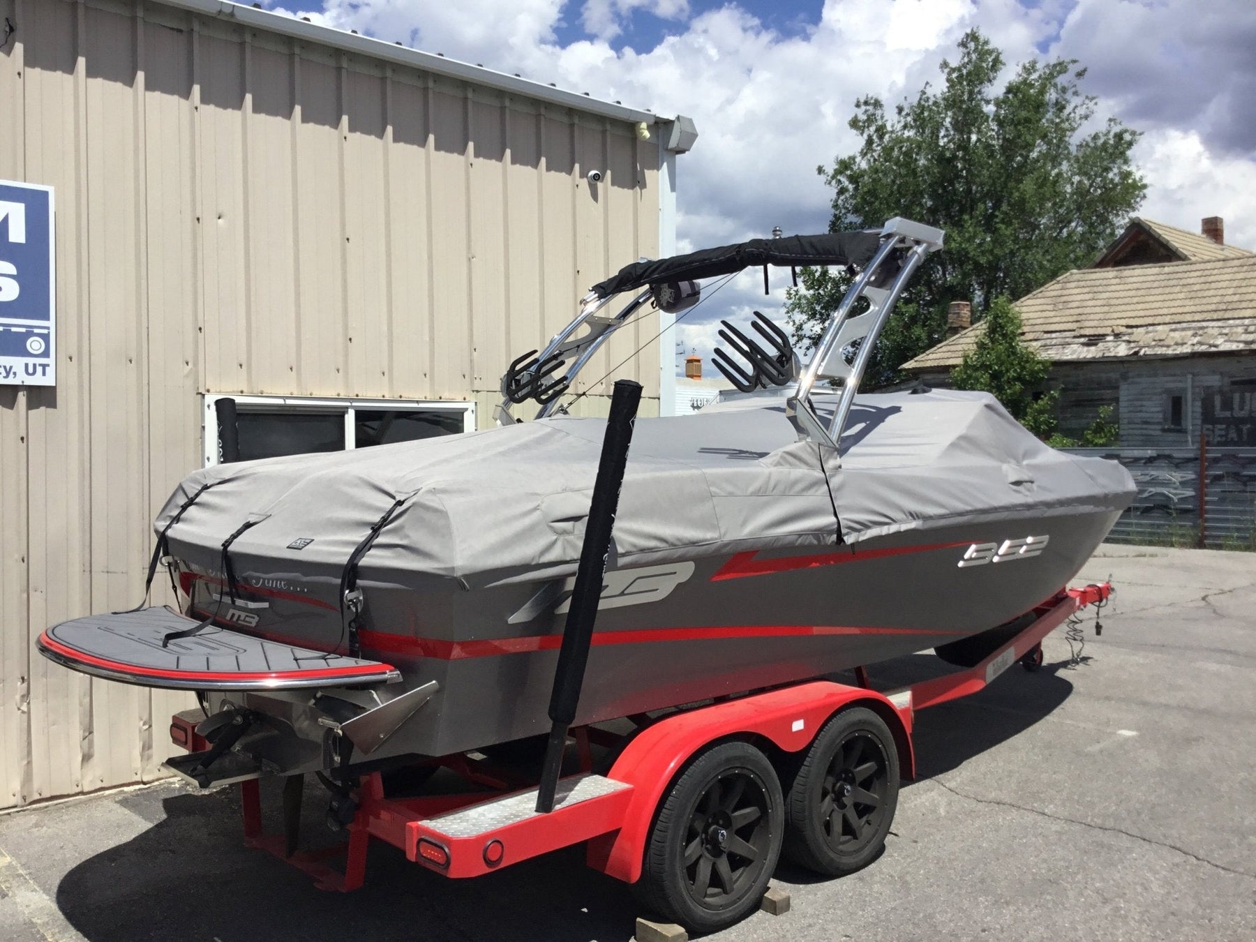 MB B52 23 with FWD Tubular arch tower Cinch Cover - BoardCo