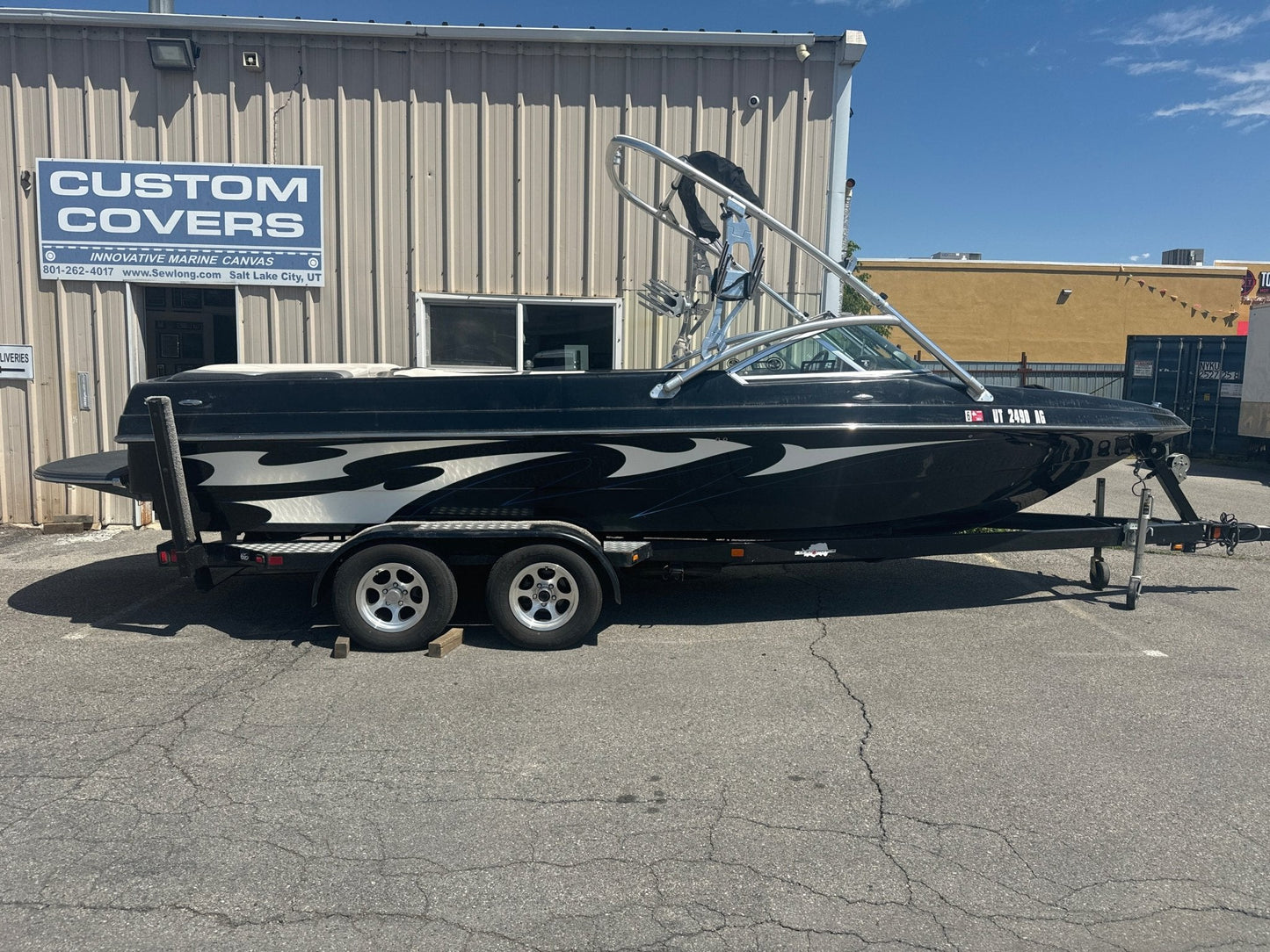 MB Sport 23 with AP 1.0 Tower Cinch Cover - BoardCo