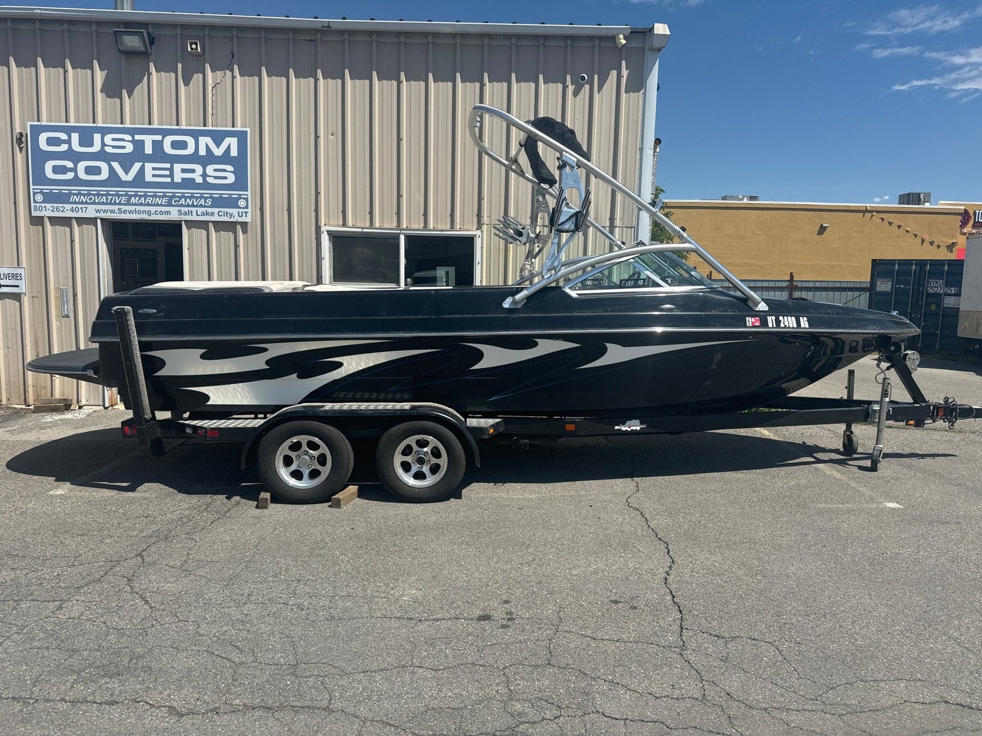 MB Sport 23 with AP 1.0 Tower Cinch Cover - BoardCo