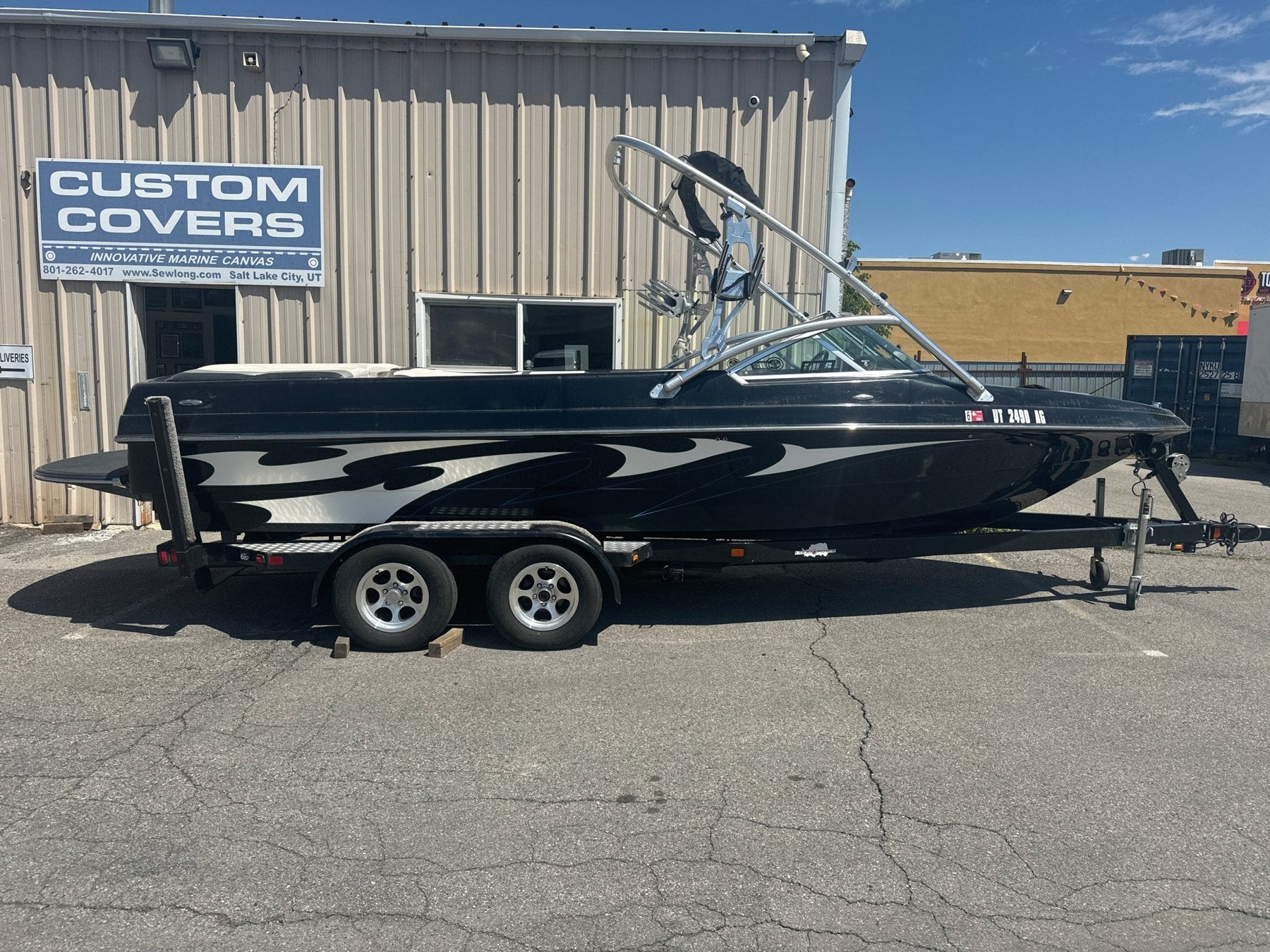 MB Sport 23 with AP 1.0 Tower Cinch Cover - BoardCo