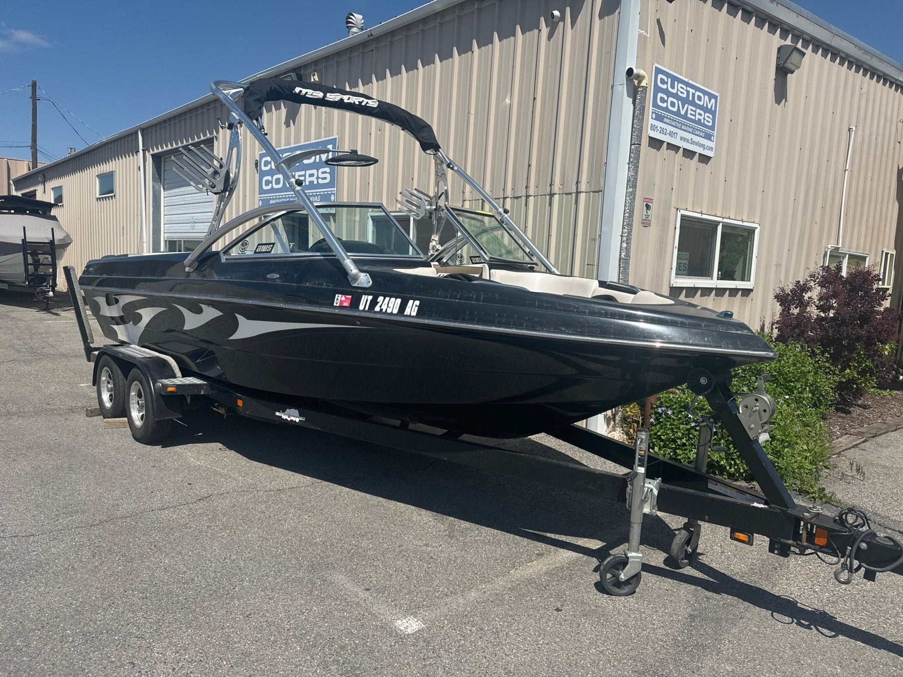 MB Sport 23 with AP 1.0 Tower Cinch Cover - BoardCo
