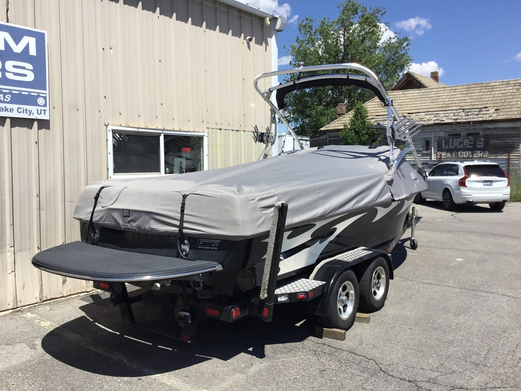 MB Sport 23 with AP 1.0 Tower Cinch Cover - BoardCo