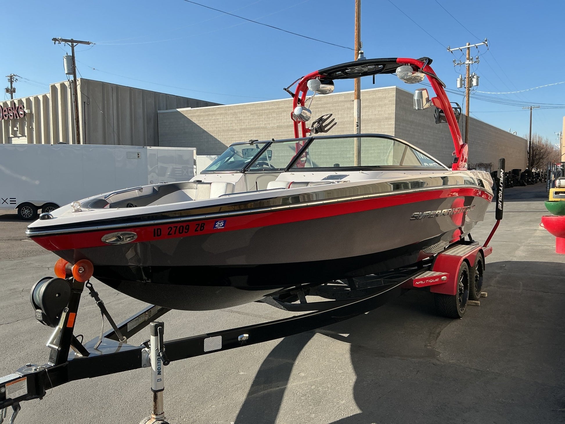 Nautique 230 FCT - 5 Tower Factory bimini - BoardCo