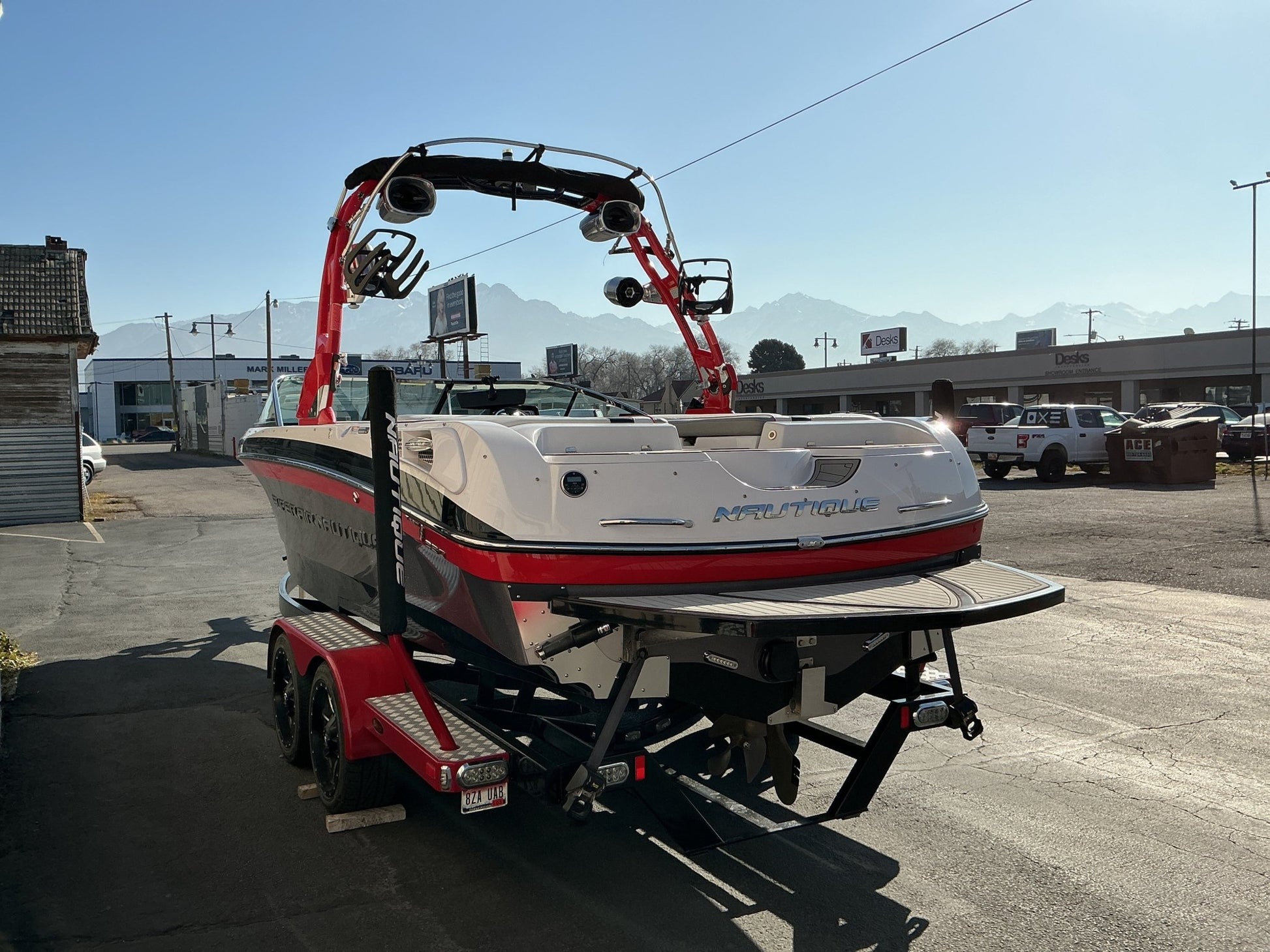 Nautique 230 FCT - 5 Tower Factory bimini - BoardCo