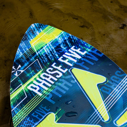 Phase 5 Diamond Turbo Wakesurf Board 2027 – board graphics in close-up