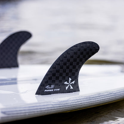 Phase 5 Zilla V2 Wakesurf Board 2027 – surf twin fins in close-up