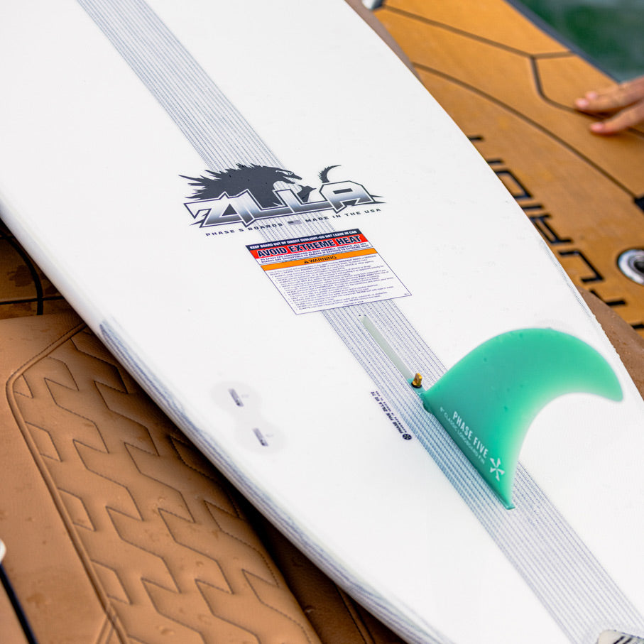 Phase 5 Zilla V2 Wakesurf Board 2027 – fin and mounting detail