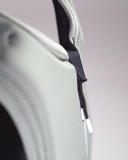 Follow Vid Comp Wake Vest in Black