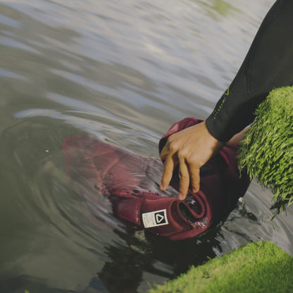Follow Capiva Comp Wake Vest in Plum
