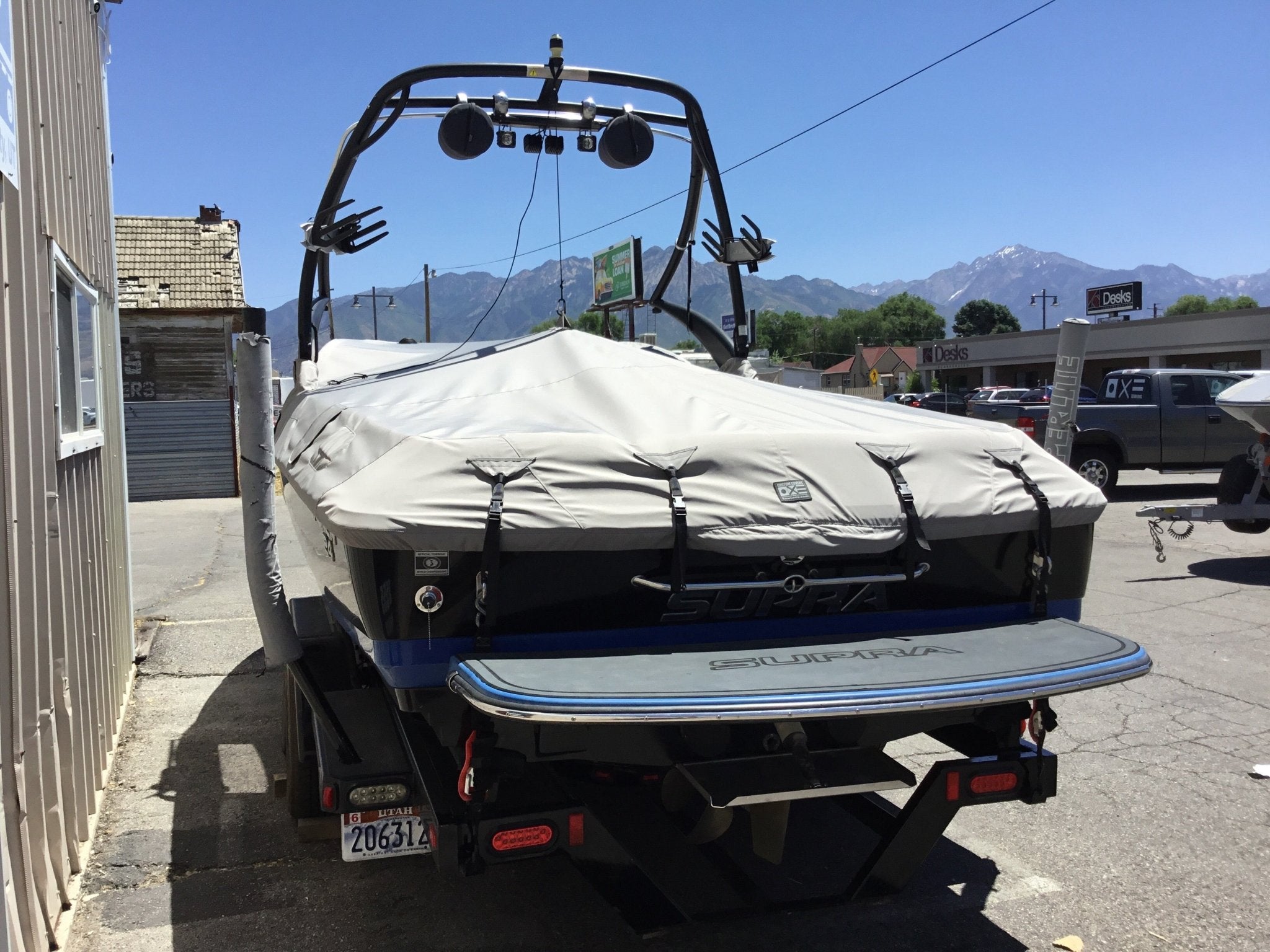 Supra 242 Launch with Progressive Tower Cinch Cover – BoardCo