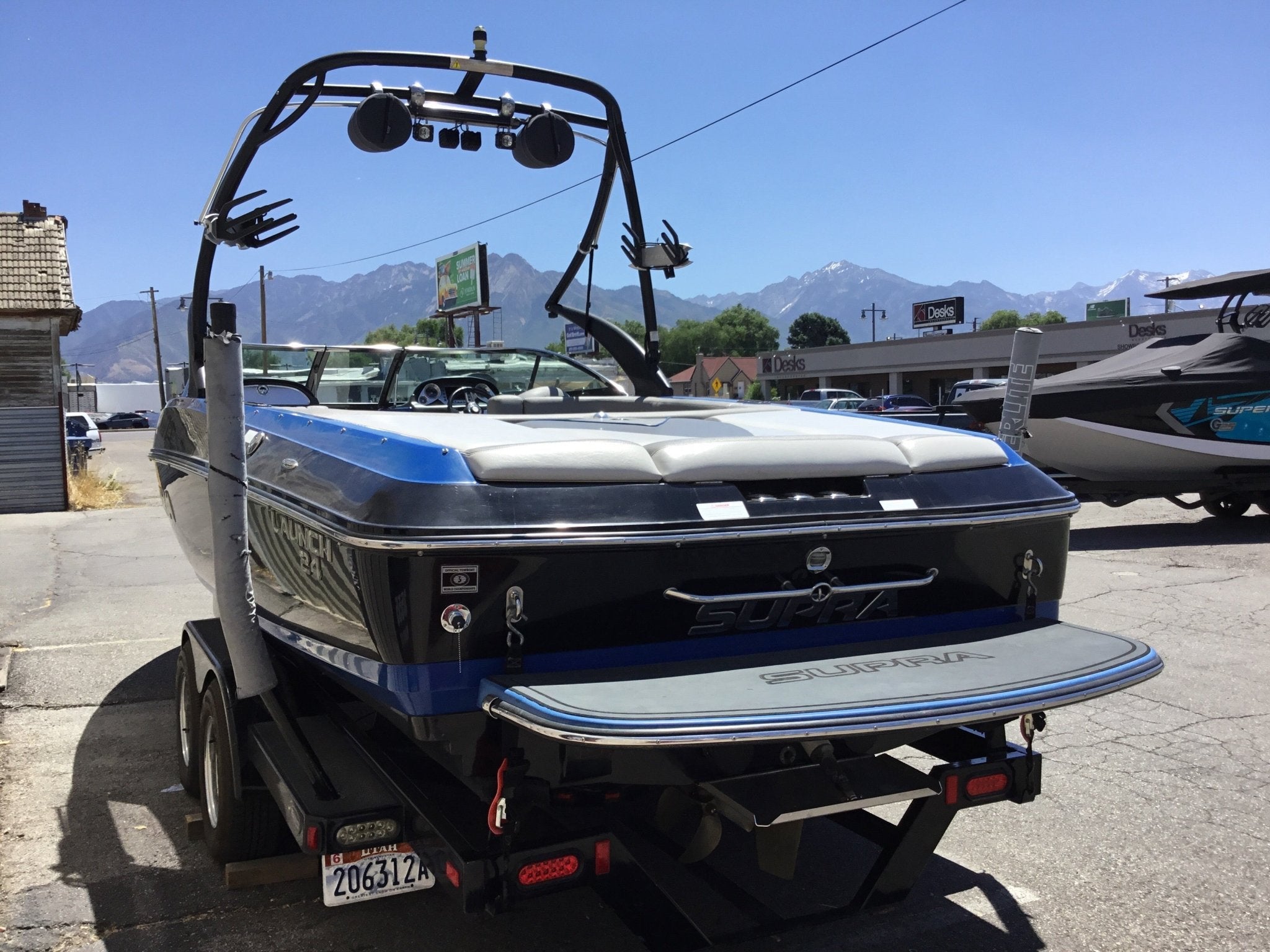 Supra 242 Launch with Progressive Tower Cinch Cover – BoardCo