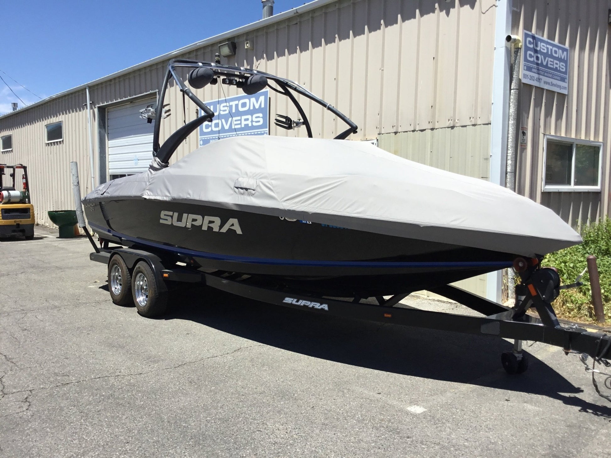 Supra 242 Launch with Progressive Tower Cinch Cover - BoardCo