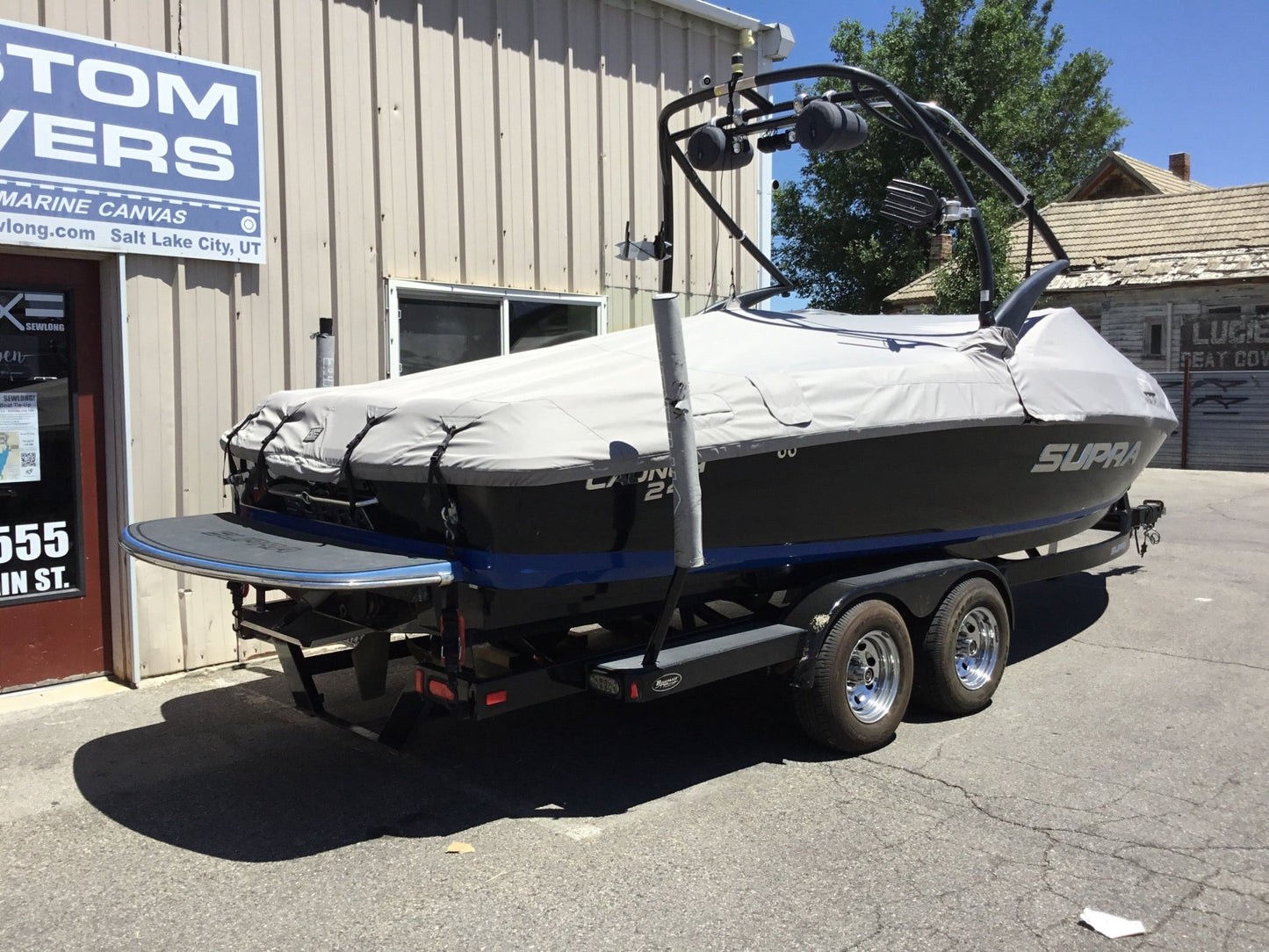 Supra 242 Launch with Progressive Tower Cinch Cover - BoardCo