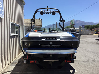 Supra 242 Launch with Progressive Tower Cinch Cover - BoardCo