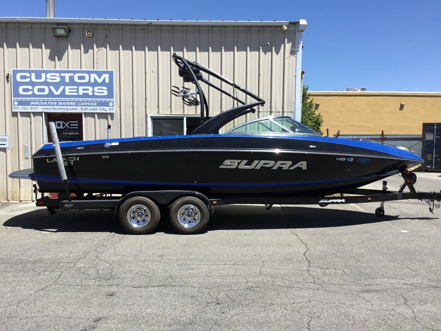 Supra 242 Launch with Progressive Tower Cinch Cover - BoardCo